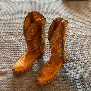 Woman’s leather boots-size 8